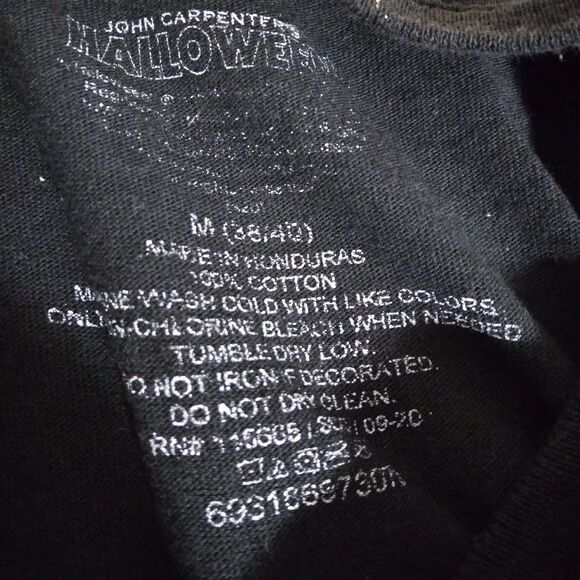 John Carpenter's Halloween Graphic T-Shirt - Picture 6 of 6